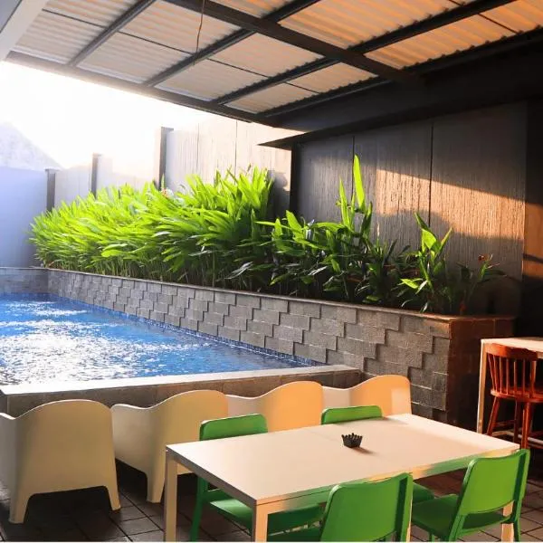 VNC Alam Sutera Hotel Powered by Archipelago, hotel v destinaci Dongkal