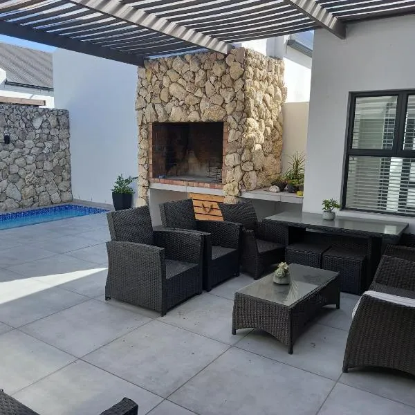 Atlantic Sands Beachfront Estate, hotel in Velddrif