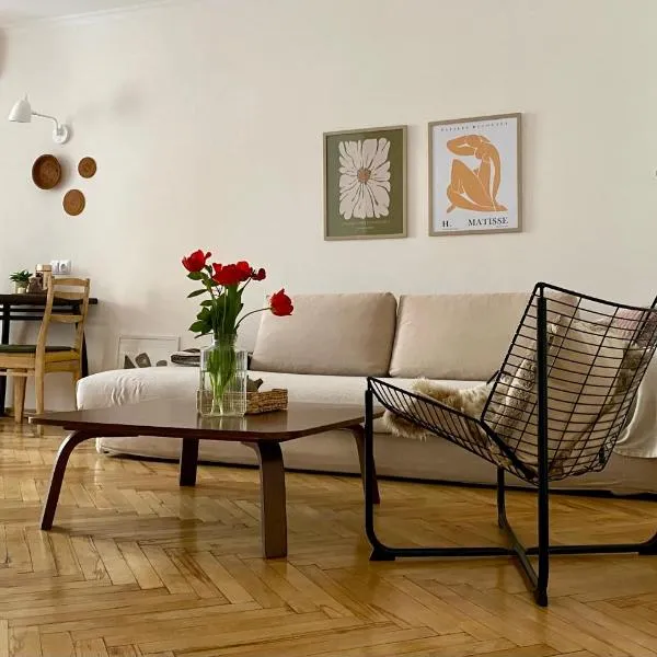 Chic 1-Bedroom appartment on Saburtalo, ξενοδοχείο στην Τιφλίδα