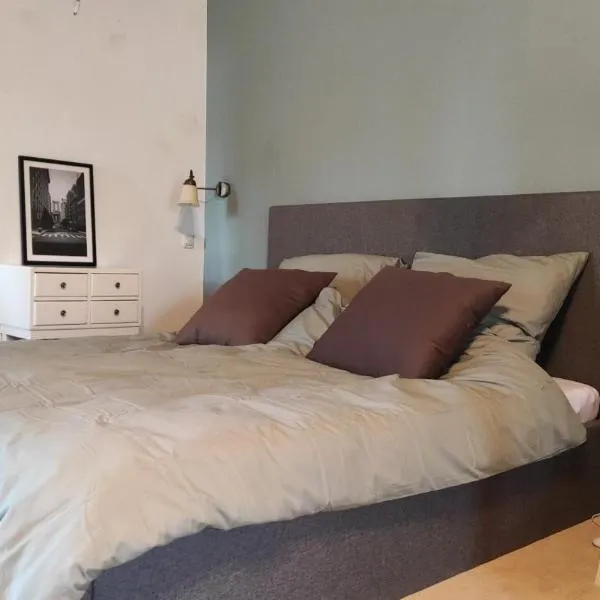 Großes Zimmer mit eigener Terrasse, hotel in Krupunder