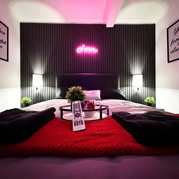 Boutique Backyard Bungalow - Brimsdown、Enfield Lockのホテル