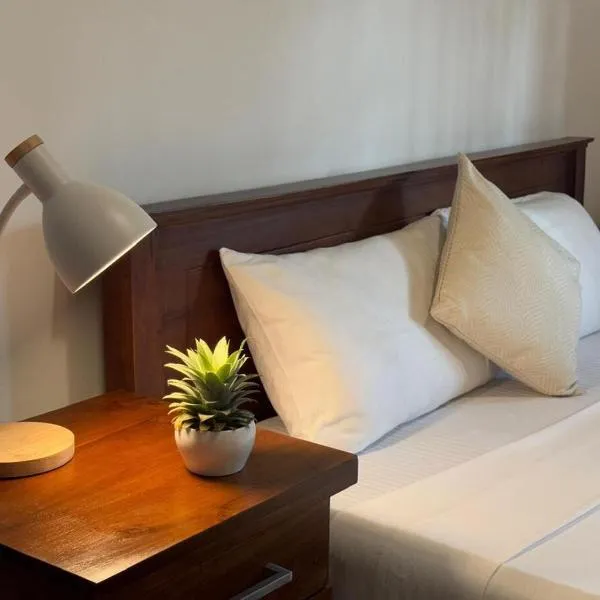 Villa Blue Bird, hotel v Negombu