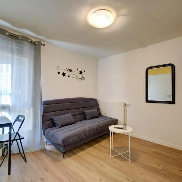 Mercure - Proche A10 -2 V -Parking- Rez-de-chaussée, hotel in Saint-Pierre-des-Corps