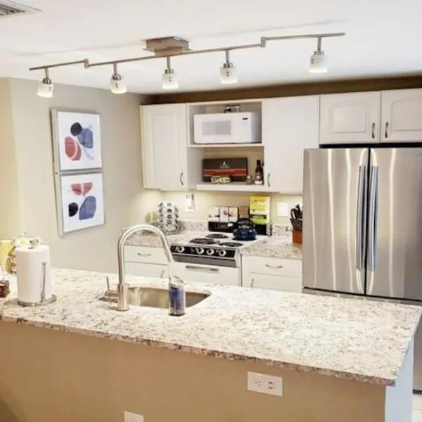 14th 99 Walk Score 3 mins to Metro rail, hotel in Washington