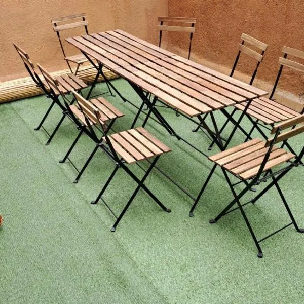 SA 15min downtown Barcelona, 5min Metro, Beach nearby, hotel in Sant Adria de Besos