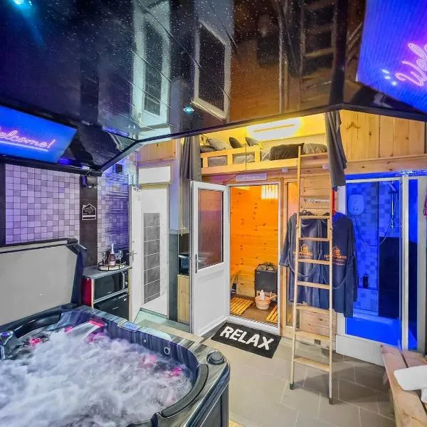 Private Spa Apartment In Maerdy Hot Tub & Sauna, Hotel in Maerdy