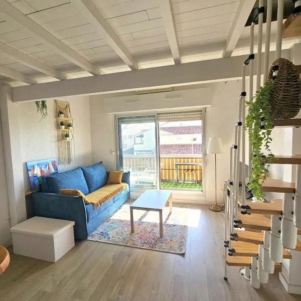 Appartement front de mer avec balcon vue Océan !, hotel in Capbreton