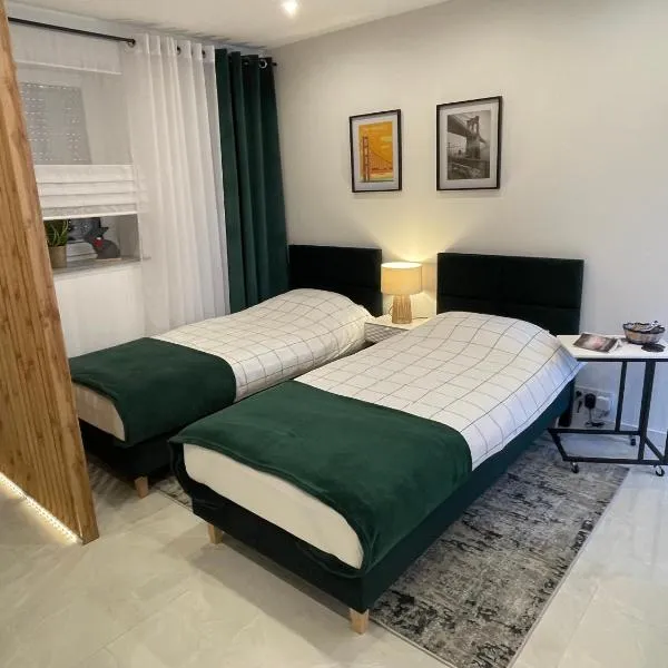 Nocleg pod dębem, hotel v destinaci Czerna