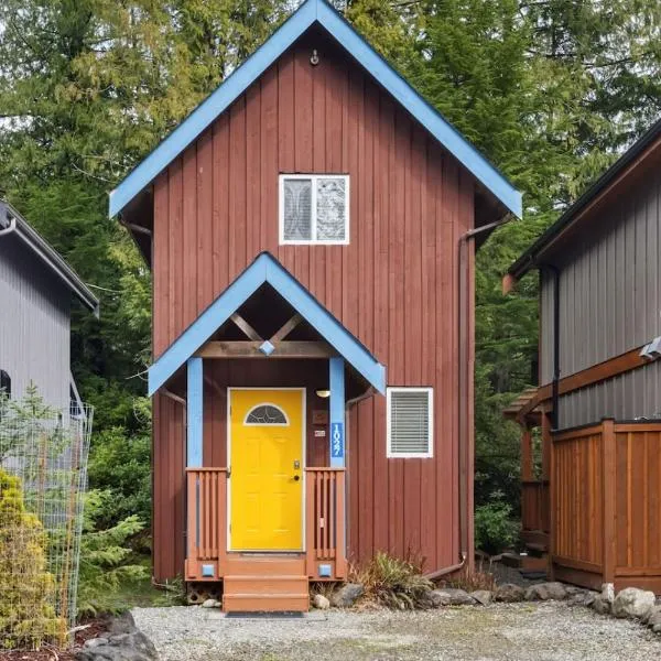 Tyee Retreat Cozy Lofted 1 Bedroom Cabin、ユクルーレットのホテル