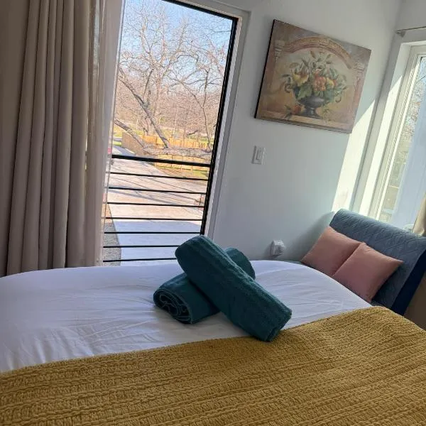 Chic, Cozy & Comfort Modern Room, hotel in Austin