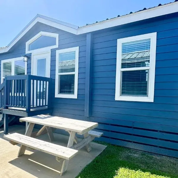 Mins to Beach 2 Bdrm Sleeps up to 6 - New Listing!, hotel v destinaci Bolivar Peninsula