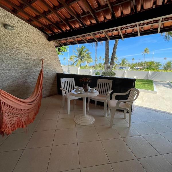 Casa Piatã com piscinas em condomínio grande