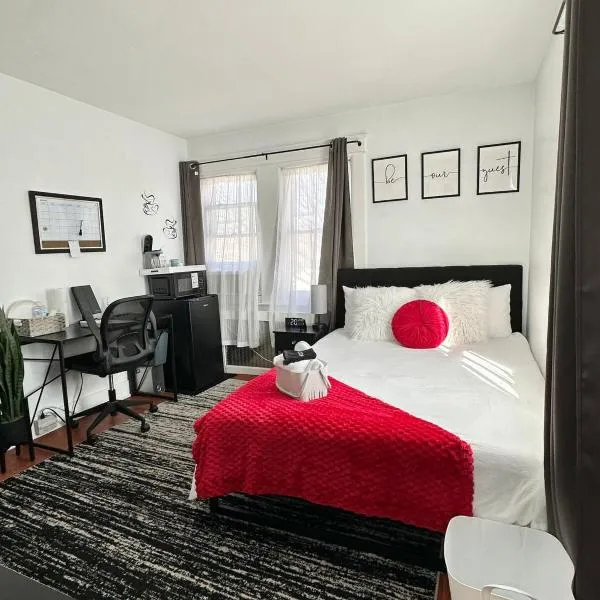 Modern Chic CoCo Chanel Inspired * Biz Friendly * Close To All, hotel in Hicksville