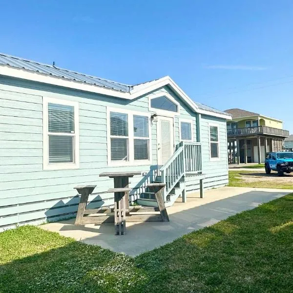 1 Block to Beach -Brand New Modern Tiny Home, hotel v destinaci Bolivar Peninsula