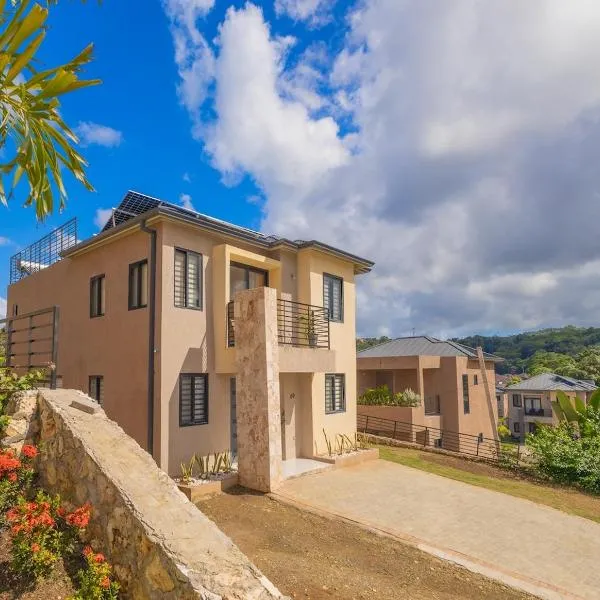 Modern, Spacious, 3BR Hill View Retreat, Central, 24hr Security, Satellite wifi and Solar, hotel Ocho Riosban
