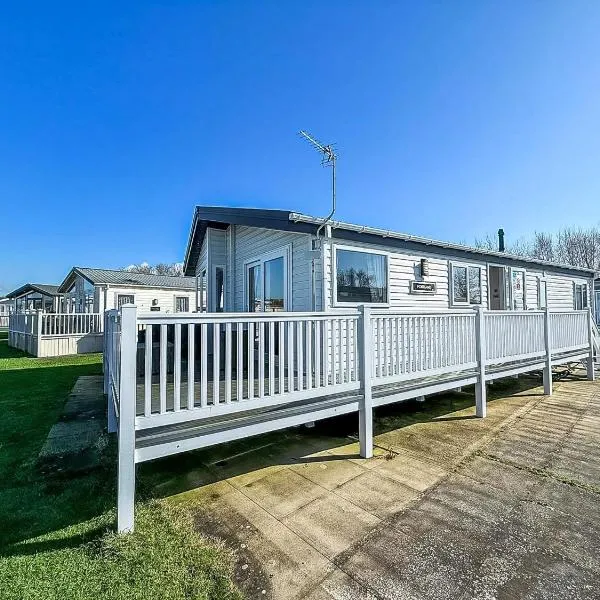 Beautiful Lodge With Decking In Hunstanton At Manor Park Ref 23195K, hotel v destinaci Hunstanton