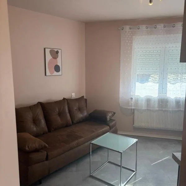 Solesmes splendide appartement, hotel v destinaci Solesmes