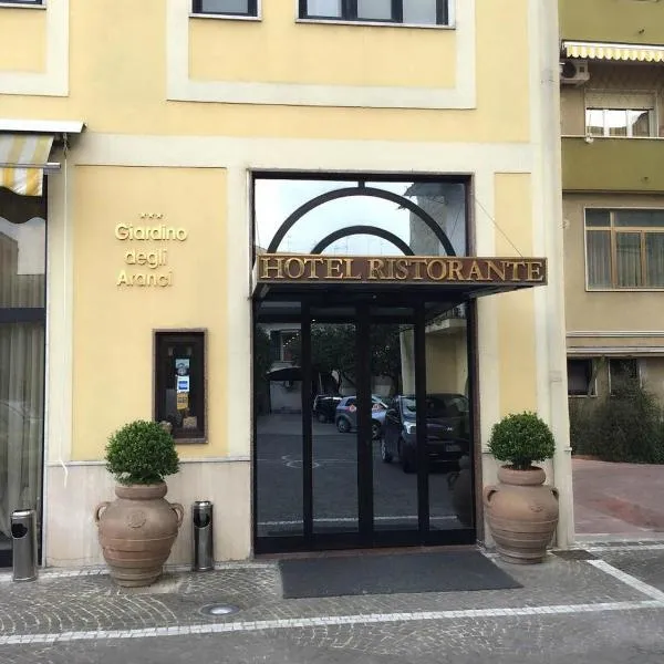 Giardino degli aranci, hotel Frattamaggioréban