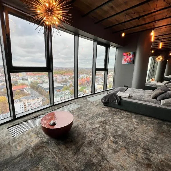 Hanza Tower Apartment - 22 floor, swimming pool & SPA – hotel w Szczecinie