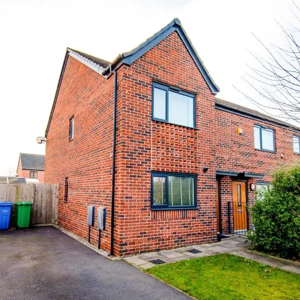 Manchester Cityside Deluxe Stay - 3 Bedroom House Great for Family with Free Parking & Garden, hotel in Manchester