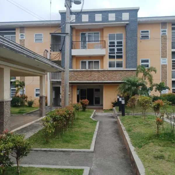 Staycation in Tagaytay Woodhills, hotel v destinaci Tagaytay