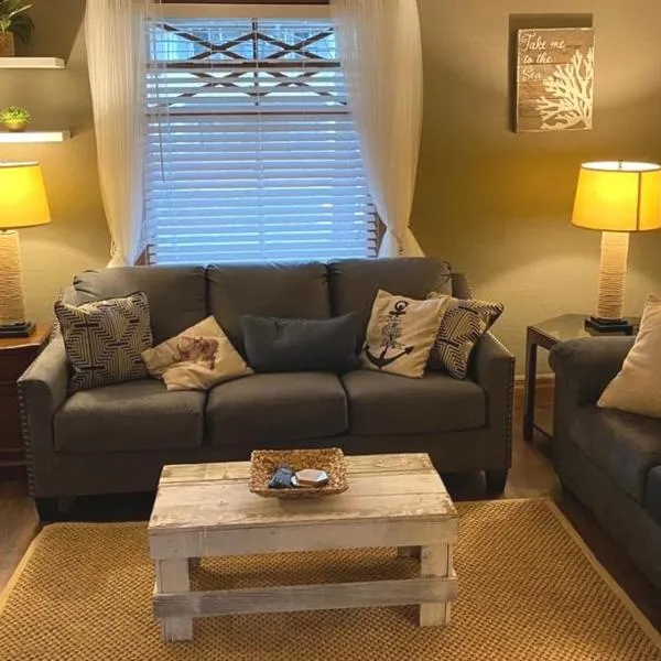 WALNUT Beautiful 3 bedrooms house 1 mile from the falls!, hotel v destinaci Niagara Falls