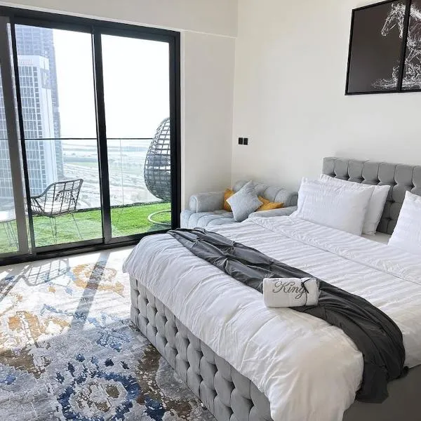 Binghatti canal suites smart home by kings holiday, hotel em Dubai