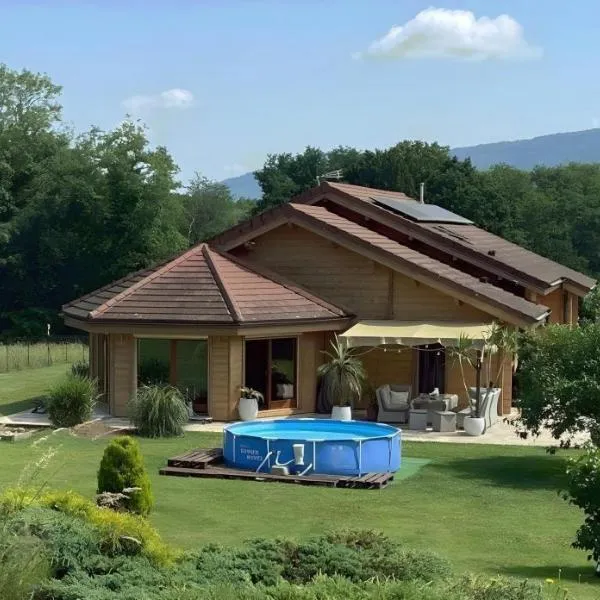Magnifique Chalet avec piscine et salle de sport, hotell sihtkohas Peyrieu