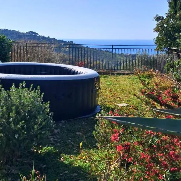 Elegante villa panoramica con giardino e idromassaggio a 10 minuti dal mare, hotel v destinácii Castellabate