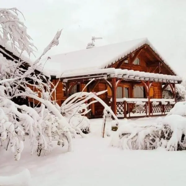 Chalet Cosy avec terrasse plein sud, 2 chambres, au cœur de la Haute-Savoie, hotel in Châtillon-sur-Cluses