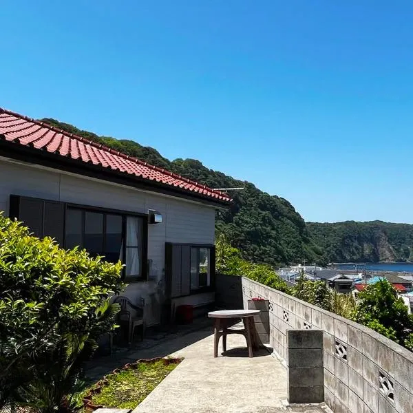 香や野 kayano 海と富士山を一望できる1棟貸し宿 岡田港まで徒歩5分, hotel v destinaci Oshima