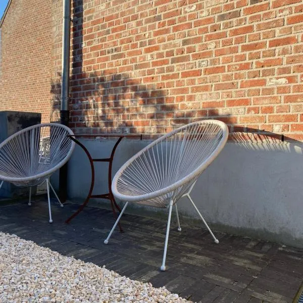 The Conservatory a cosy private attic - Central between Ghent Antwerp Brussels & Brugge, hotel v destinaci Lokeren