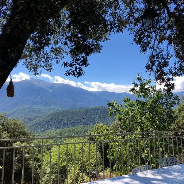 Seuls au Monde - mas isolé avec vue sur le pic du Canigo, hotel em Prades