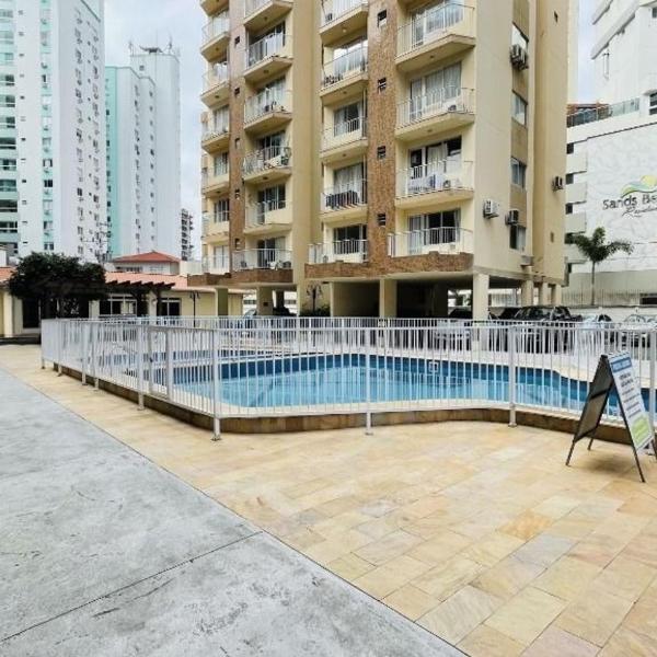 Apartamento com piscina
