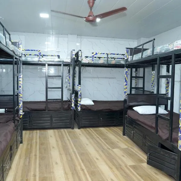 Royal Dormitory, hotel in Thane