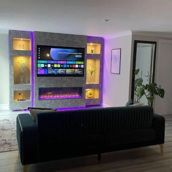 The Exclusive Jacuzzi Apartment with Fireplace & Parking, hotel v Birminghamu