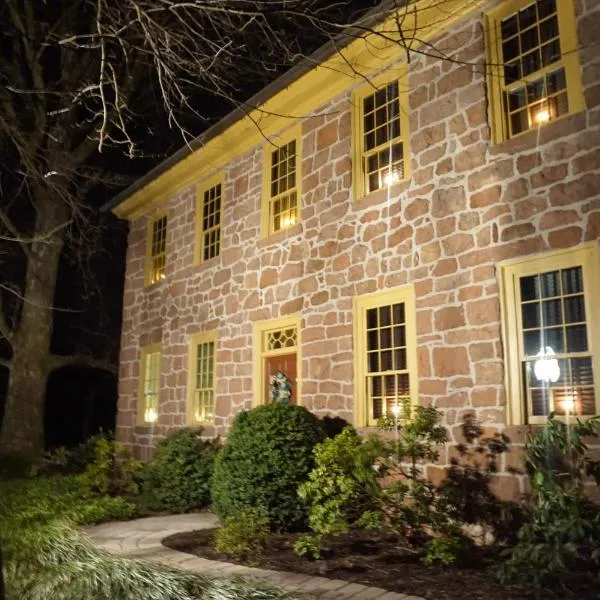 Brownstone Colonial Inn, hotel v destinaci Reinholds