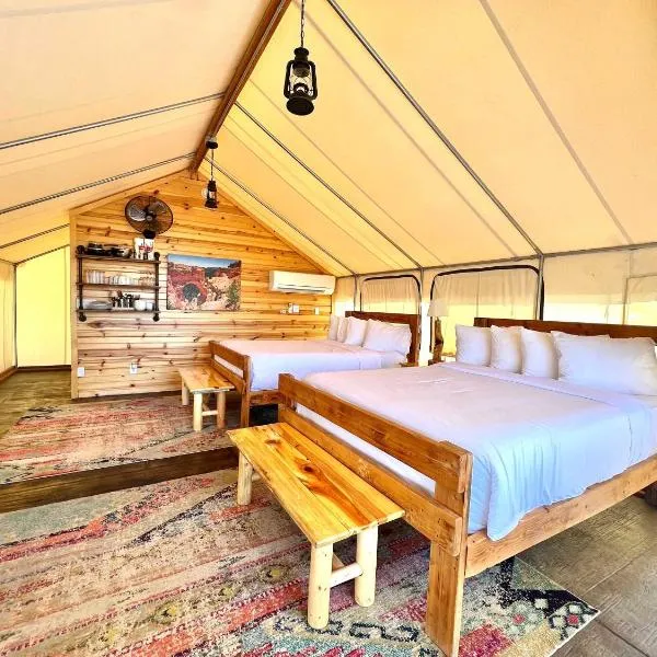 Glamping Tent #5 with Heat AC and Private Bath, מלון באורדרוויל