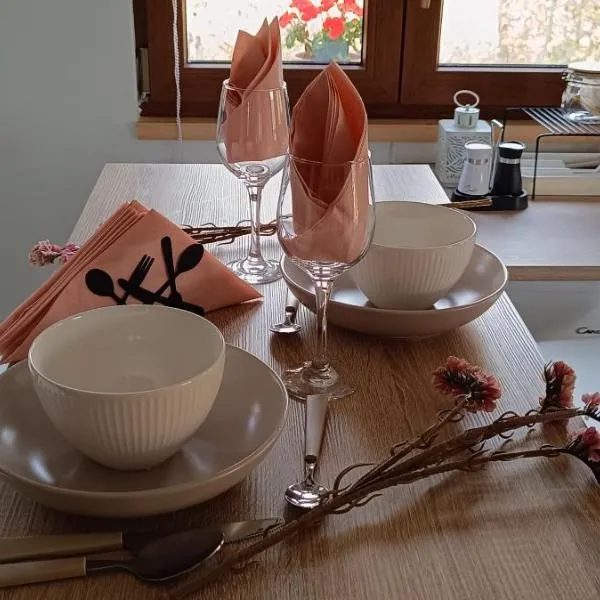 Hilltop Cottage in Szentendre, mountain view, terrace, garden, Hotel in Szentendre