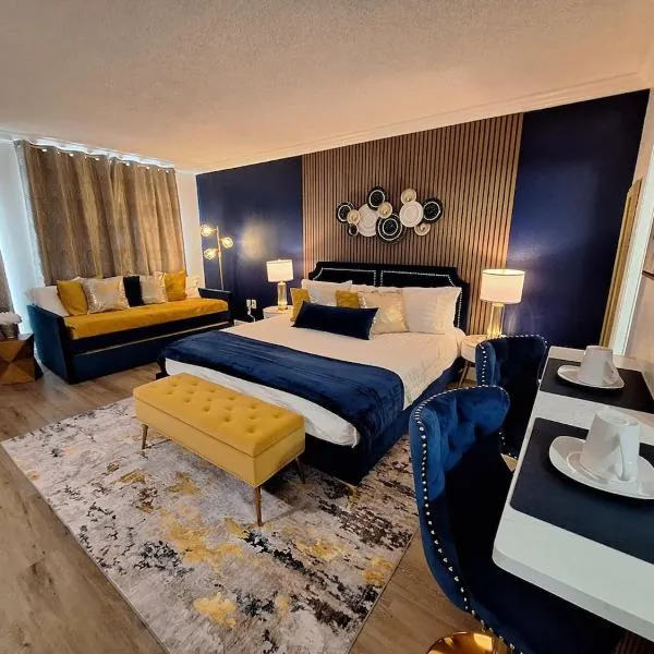 Luxury Lakeview Getaway 1 mile Universal Studios, hotel in Orlando