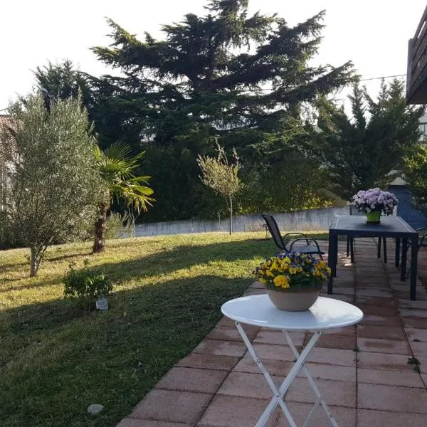 Villa plain pied avec vue imprenable, hotel in Martres-de-Veyre