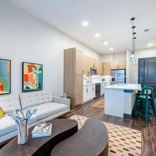 Business Ready -Fast WiFi -Onsite Parking