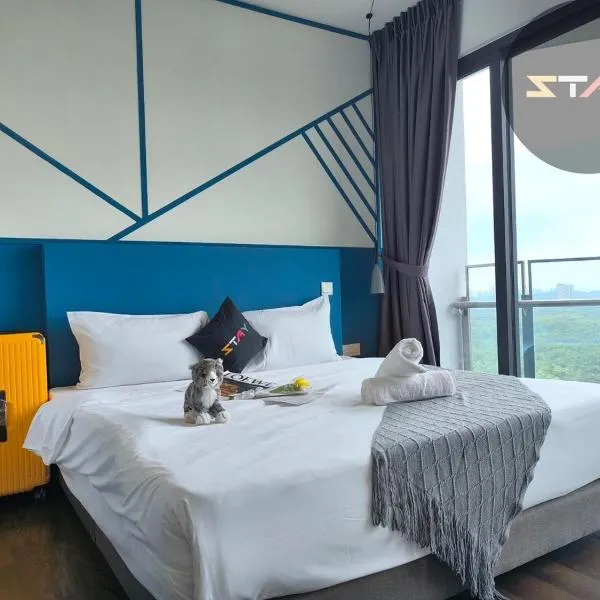 Almas Couple Stylish Urban Blue Netflix BySTAY, hotel in Iskandar Puteri