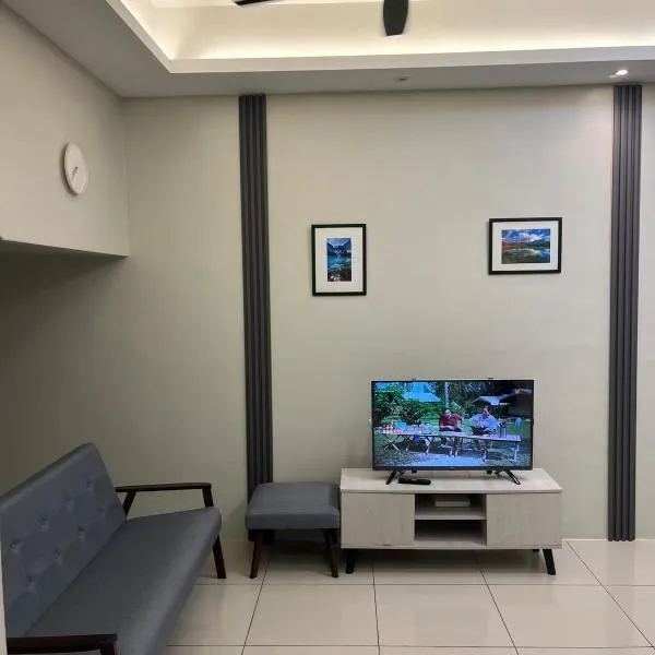 Imany World Homestay-No Liquor, Pork & Smoking, hotel in Bandar Puncak Alam