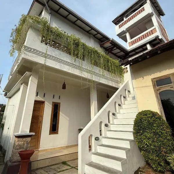 Watukarung Kaderi's Home, hotel v destinaci Pacitan