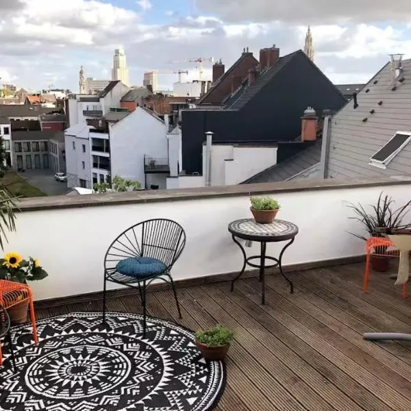 Cozy & Spacious Duplex with an Amazing Terrace, hotel en Amberes