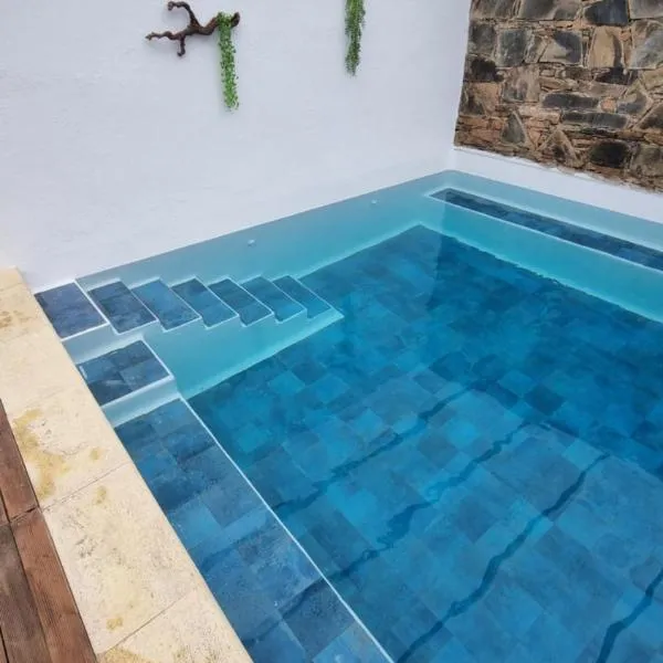 Monte Cimeiro e Casitas da Eira - Casa da Ti Carminha - Piscina Interior, hotel v destinaci Mação