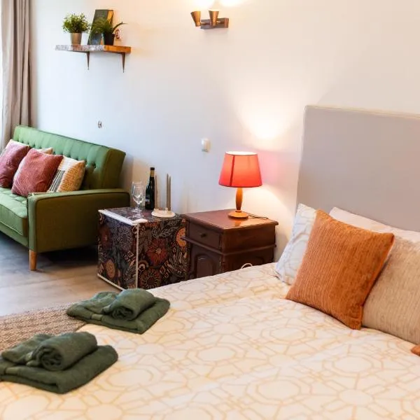 Seaview Ensuite rooms in Sagres centre - Casa Maluka, hotel v destinaci Sagres