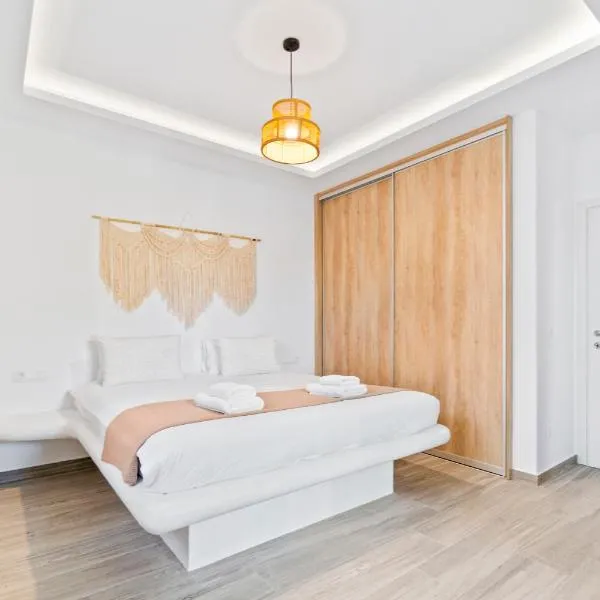 Andros Central & Luxury Home, hotel in Ándros