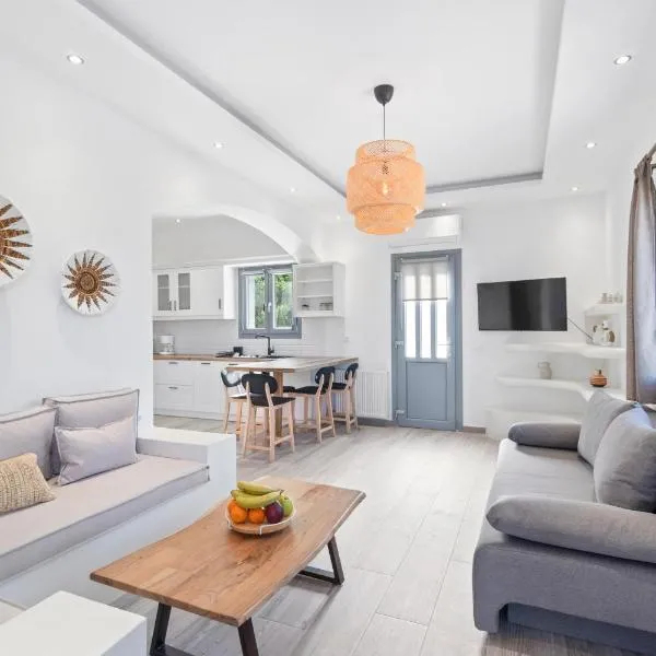 Central & Luxury Home, Hotel in Ándros